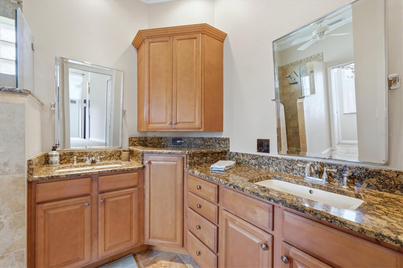 Image 30 of 82 For 4120 Lakes Court