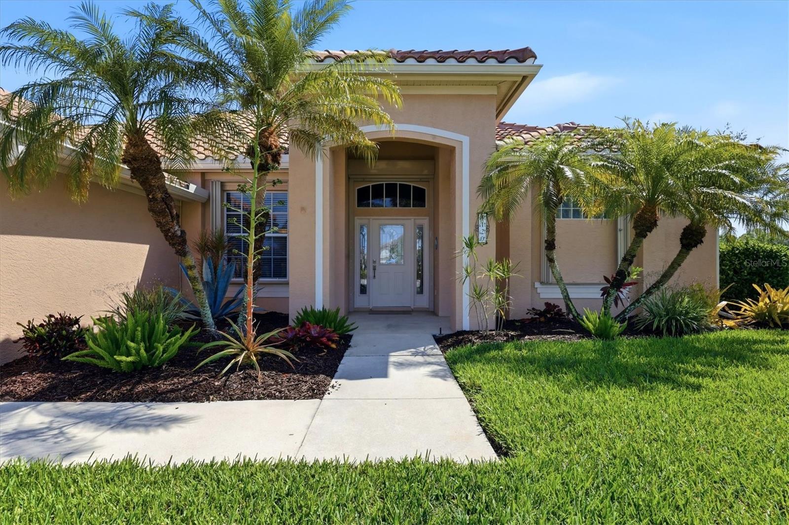 Image 5 of 82 For 4120 Lakes Court