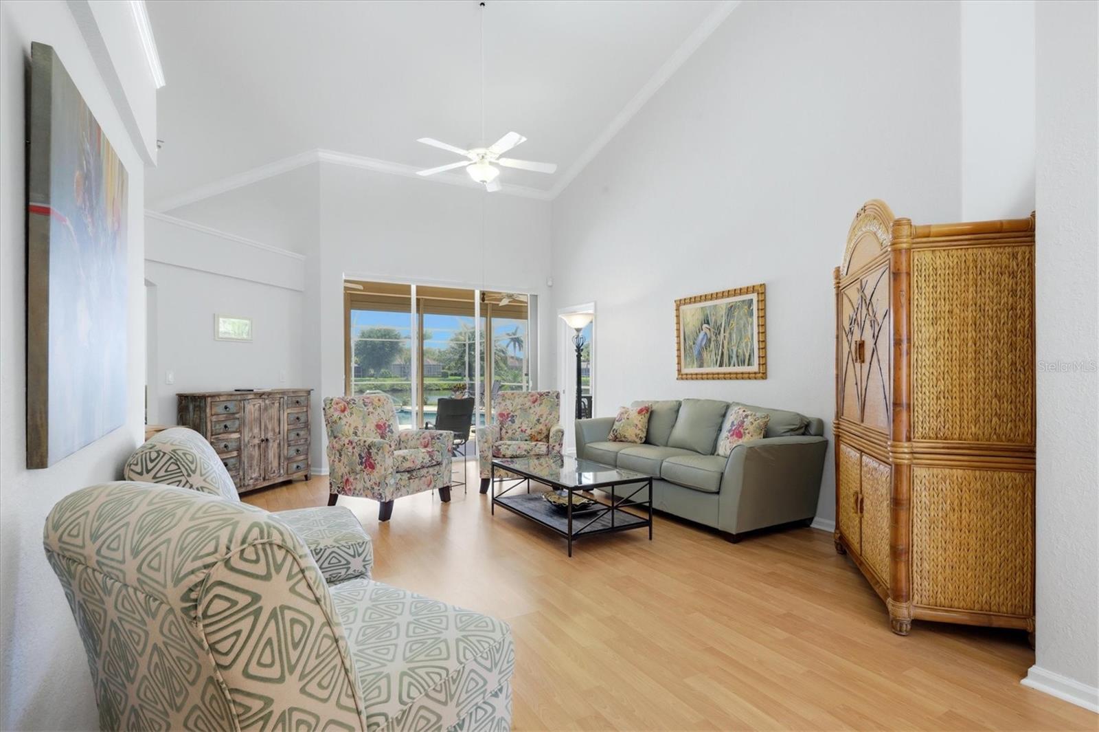 Image 8 of 82 For 4120 Lakes Court