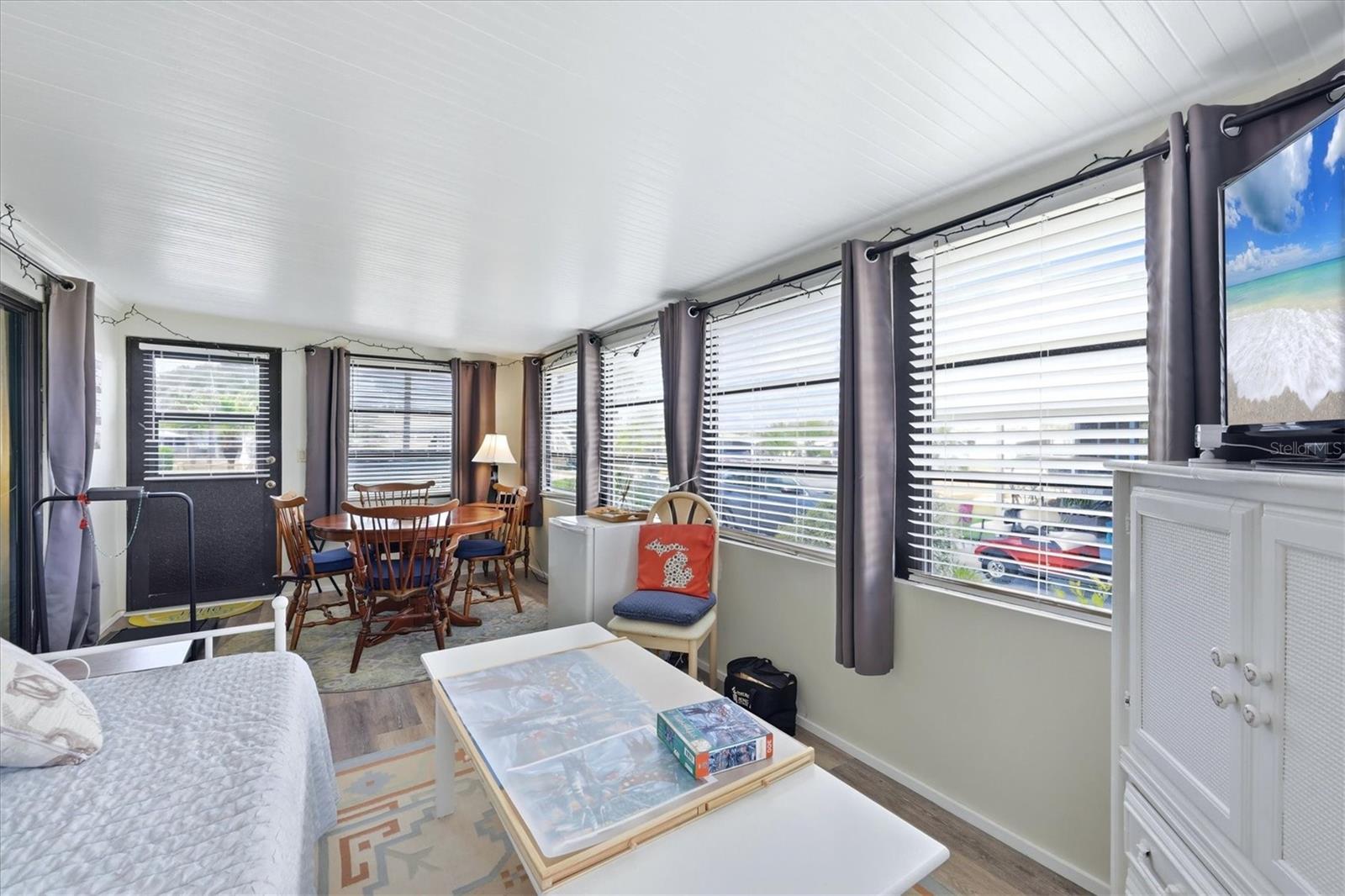 Image 14 of 48 For 727 Butterfield Circle