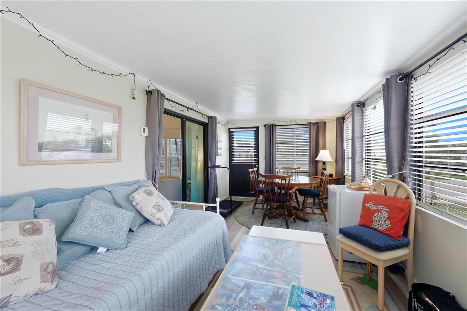 Image 15 of 48 For 727 Butterfield Circle