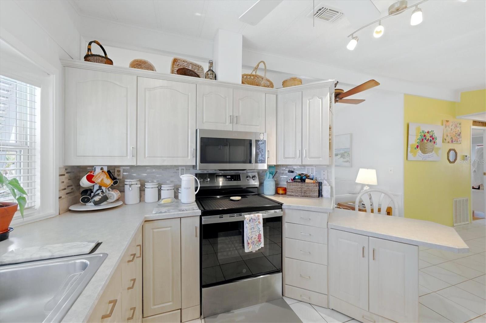 Image 5 of 48 For 727 Butterfield Circle