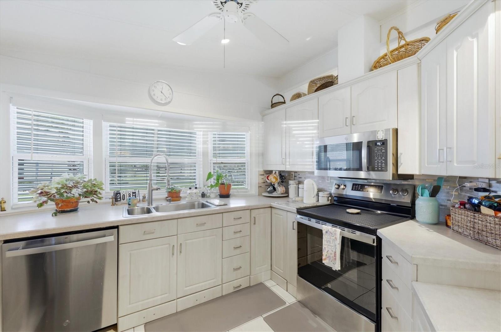 Image 6 of 48 For 727 Butterfield Circle