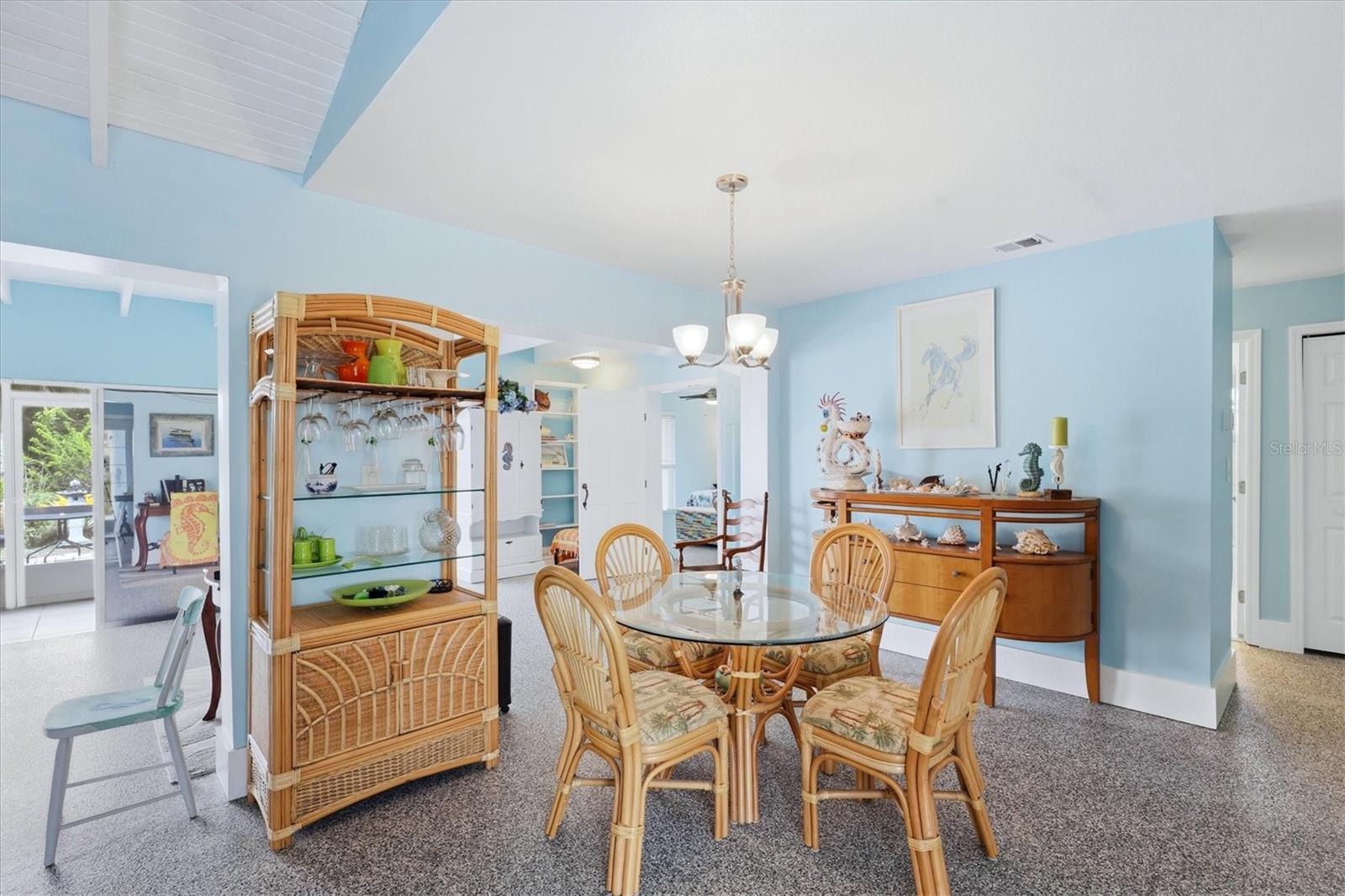 Image 18 of 39 For 12 Golfview Court