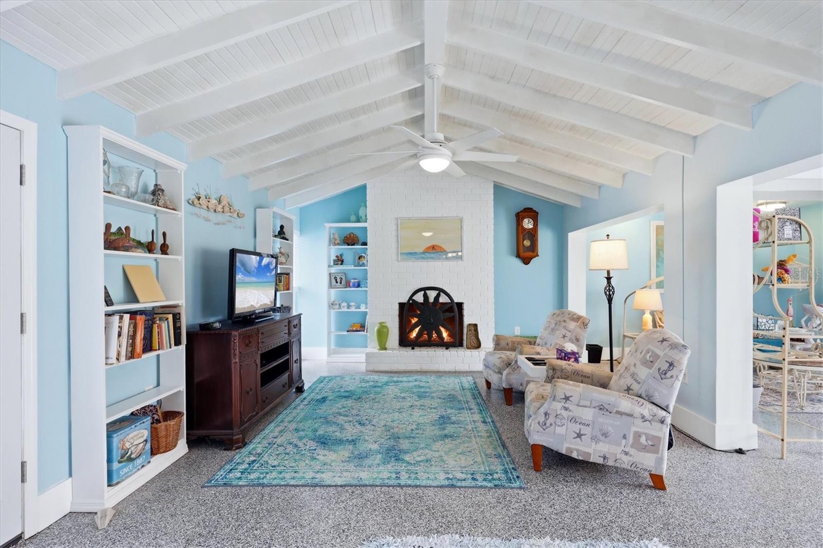 Image 5 of 39 For 12 Golfview Court