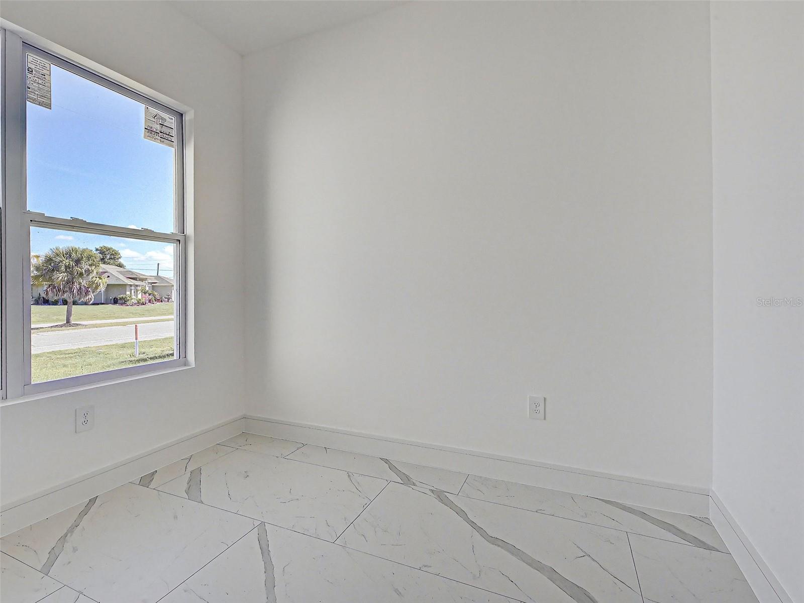 Image 27 of 41 For 165 Ingram Boulevard