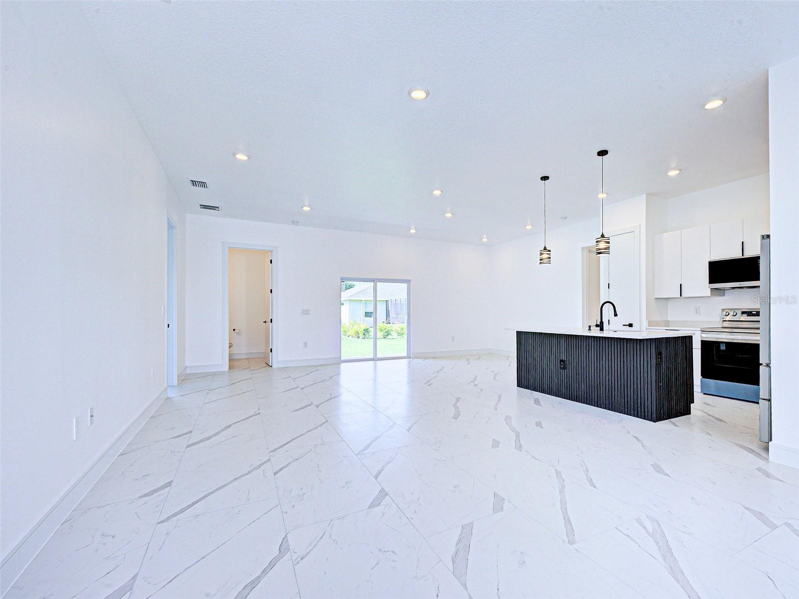 Image 7 of 41 For 165 Ingram Boulevard