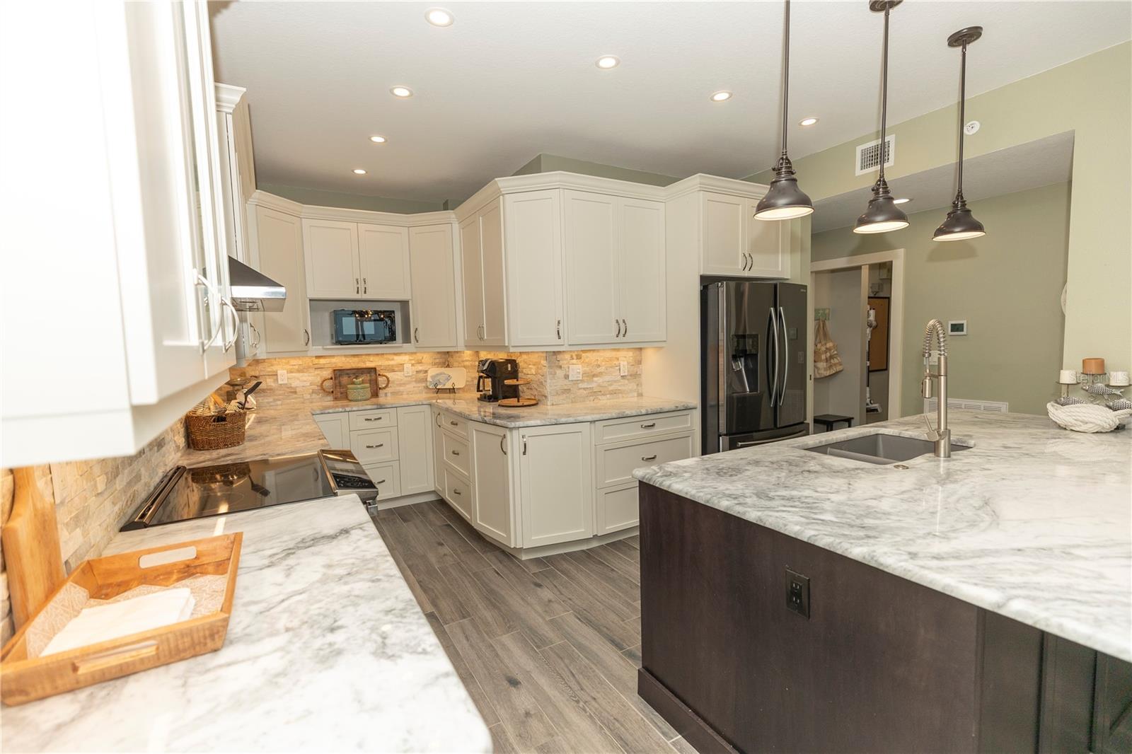 Image 13 of 75 For 9203 Griggs Road D302