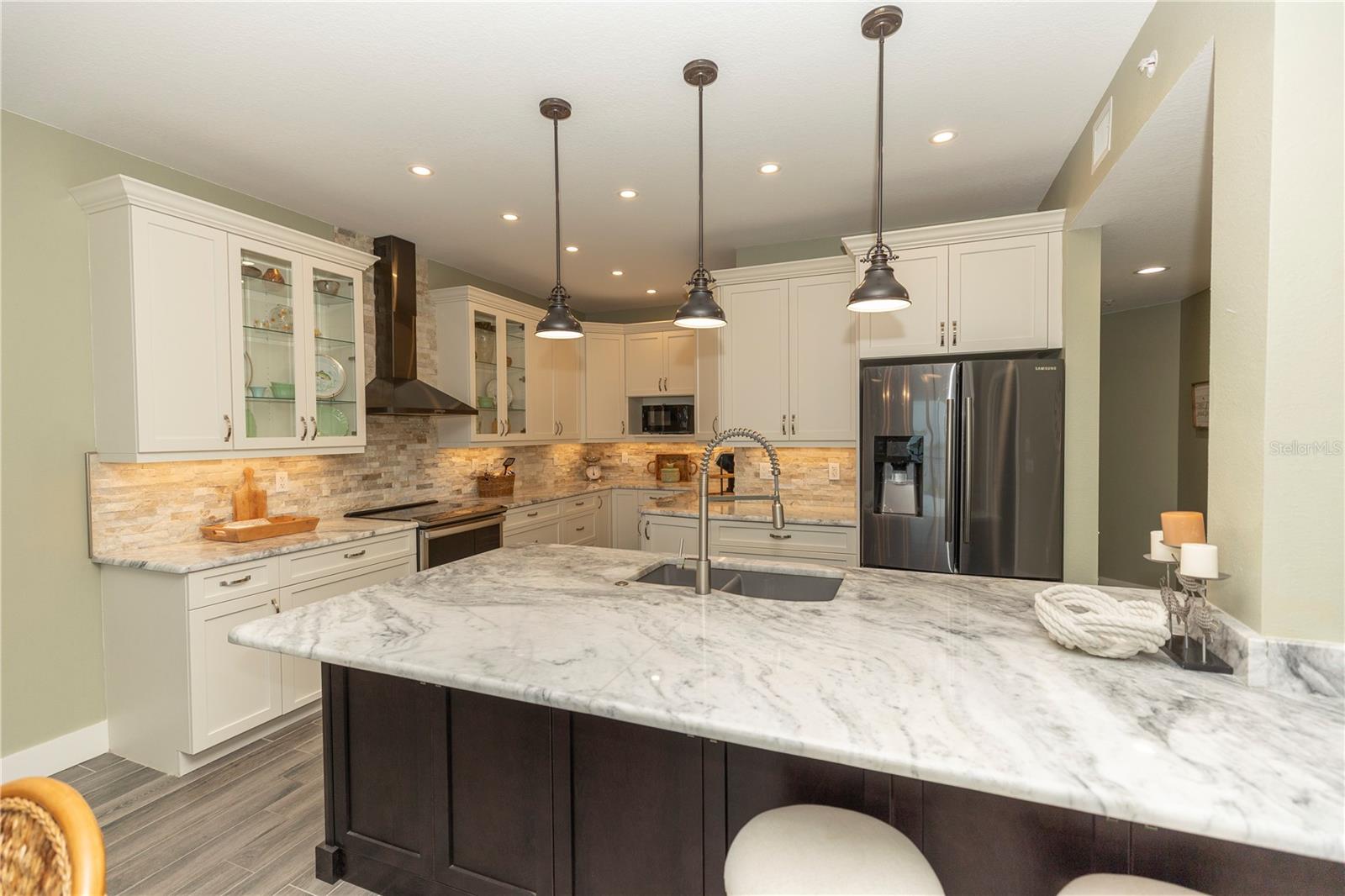 Image 14 of 75 For 9203 Griggs Road D302