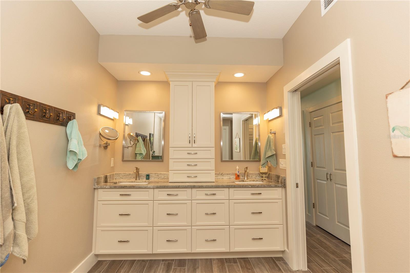 Image 34 of 75 For 9203 Griggs Road D302