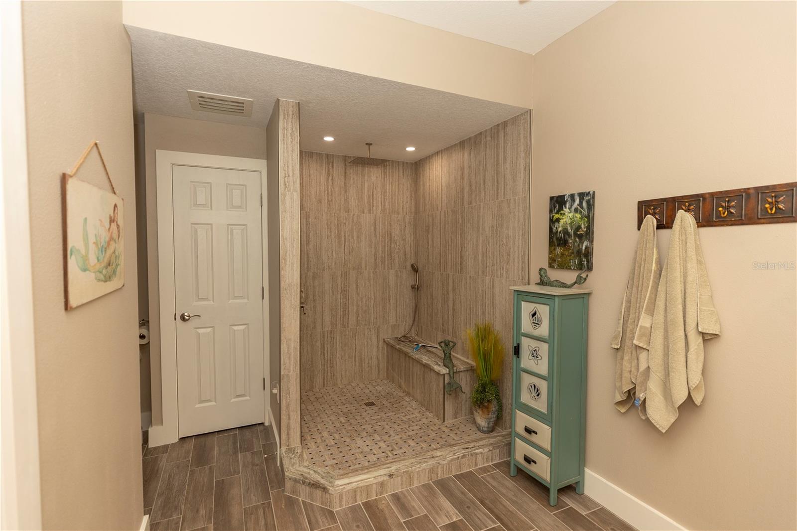 Image 35 of 75 For 9203 Griggs Road D302