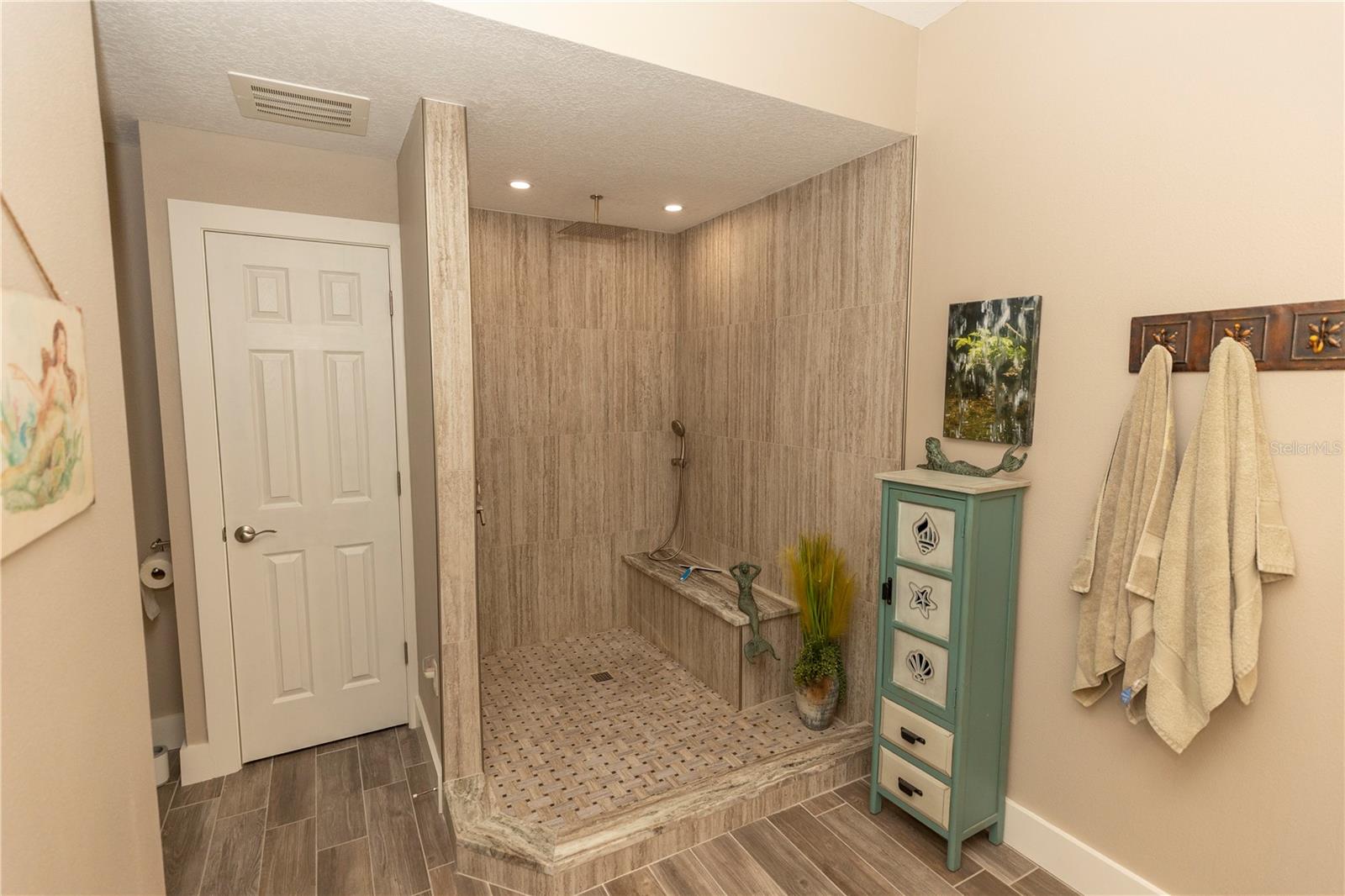 Image 36 of 75 For 9203 Griggs Road D302