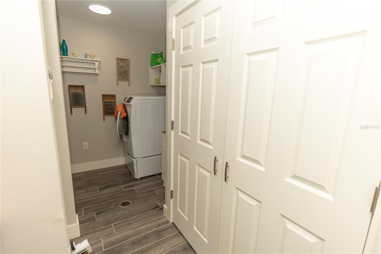 Image 41 of 75 For 9203 Griggs Road D302