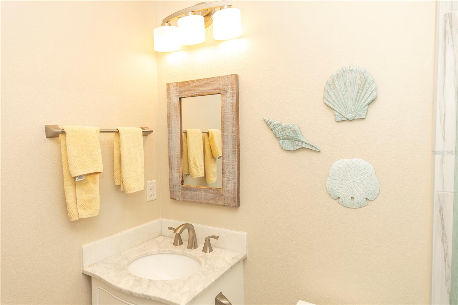 Image 43 of 75 For 9203 Griggs Road D302