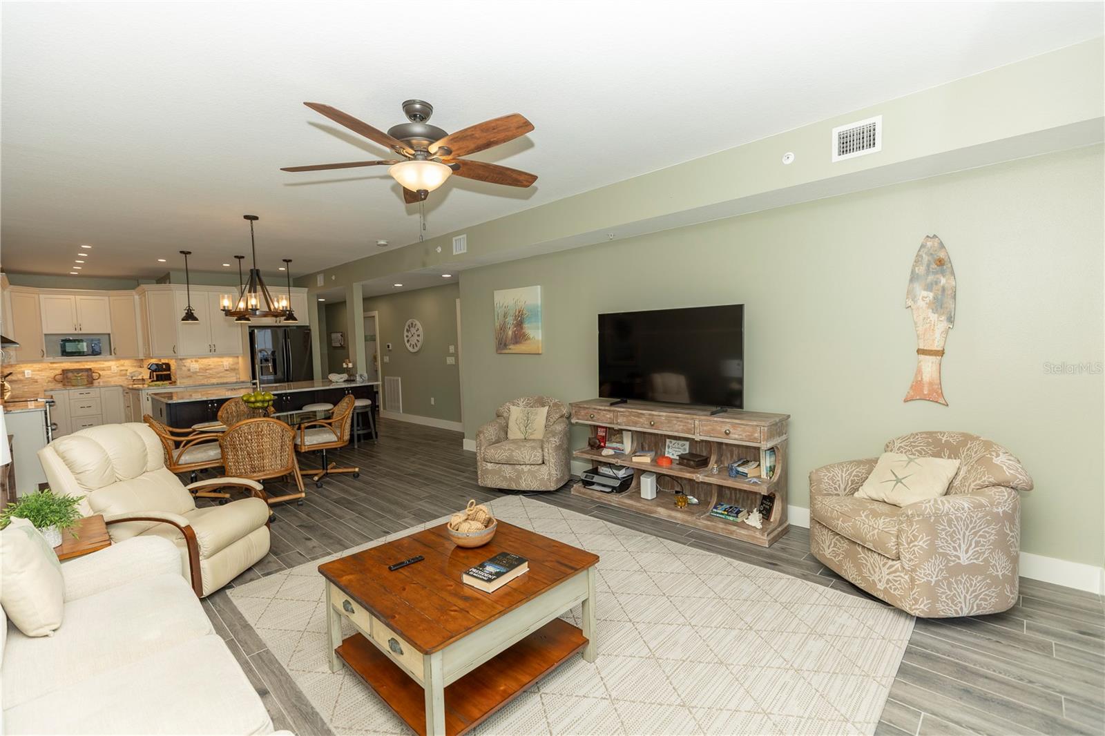 Image 8 of 75 For 9203 Griggs Road D302