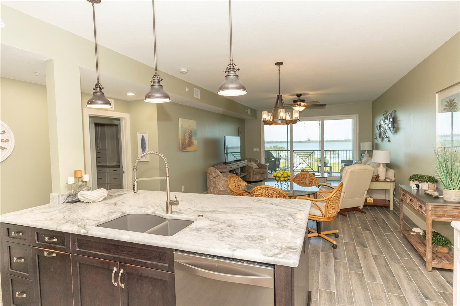 Image 9 of 75 For 9203 Griggs Road D302