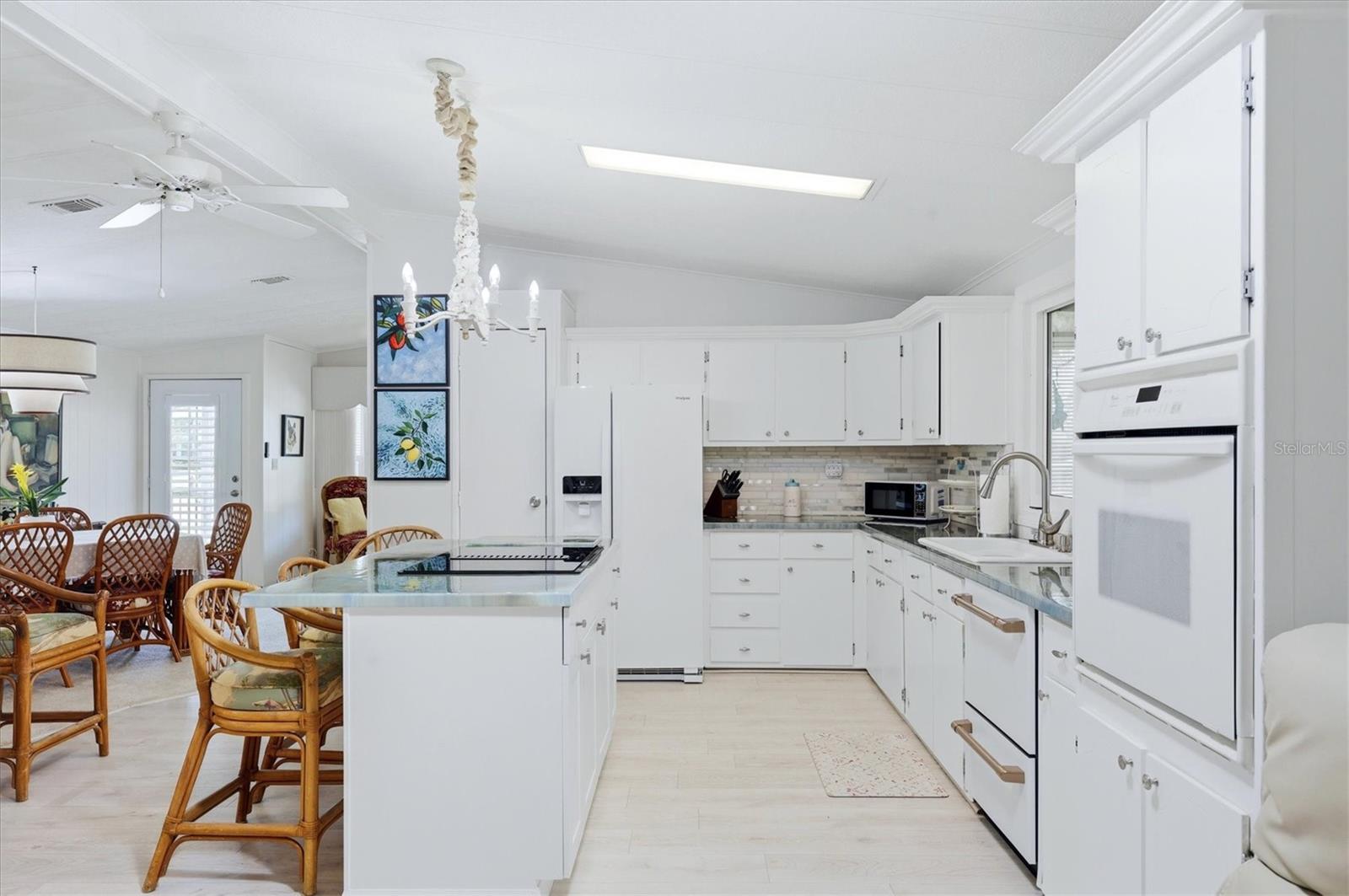 Image 18 of 44 For 743 Summersea Court