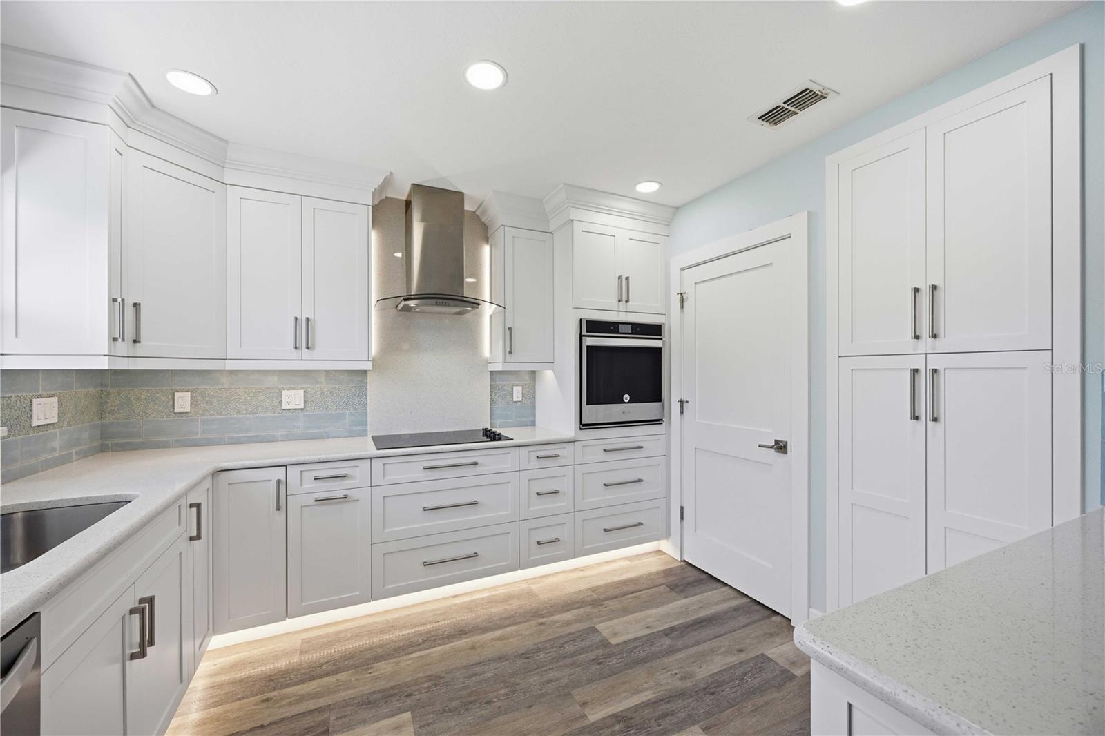 Image 24 of 66 For 917 Church Street