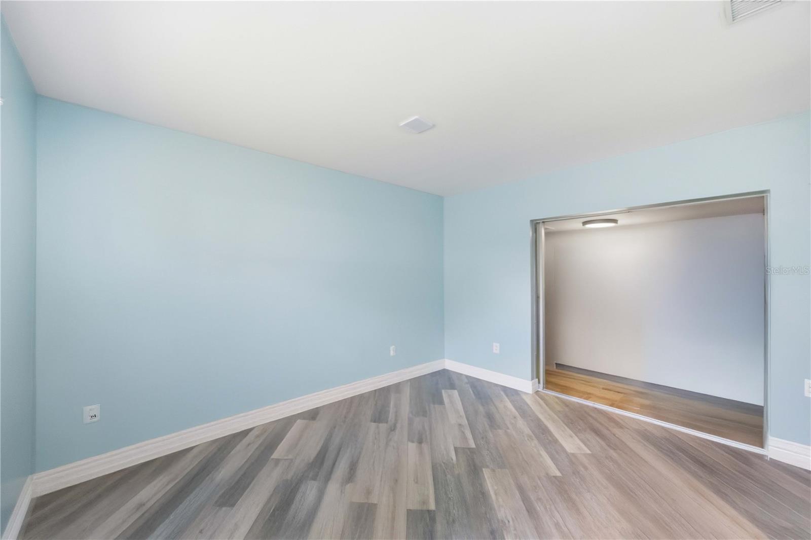 Image 32 of 66 For 917 Church Street