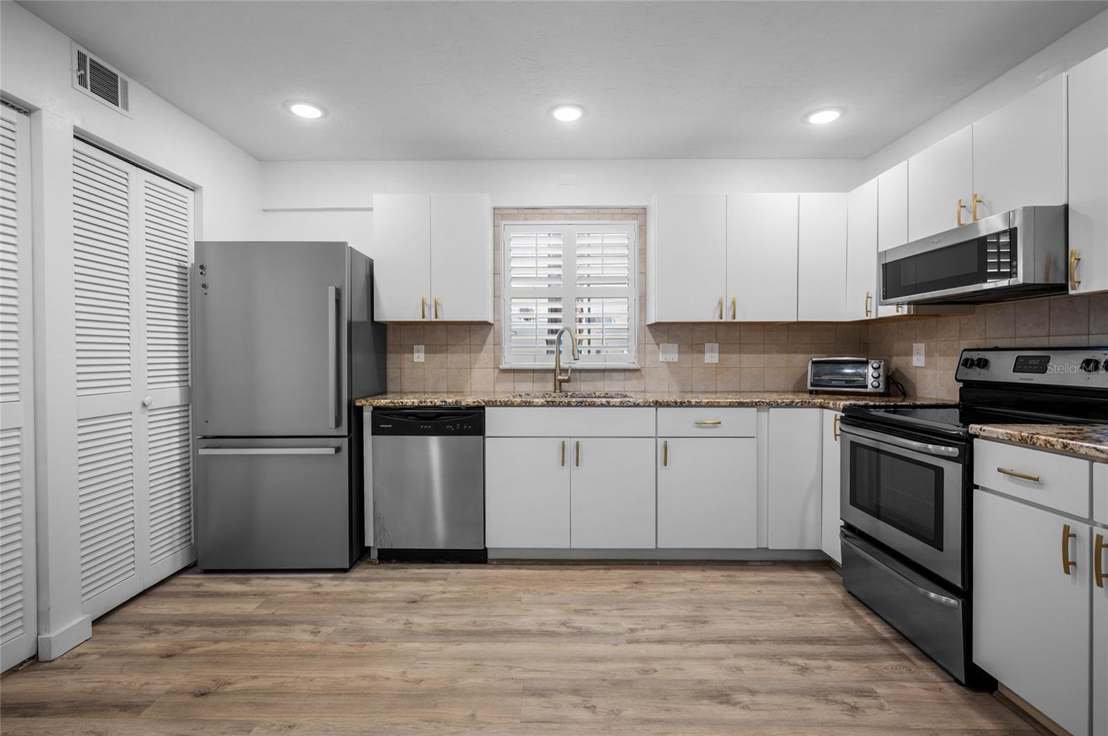 Image 12 of 32 For 1531 Placida Road 1-103