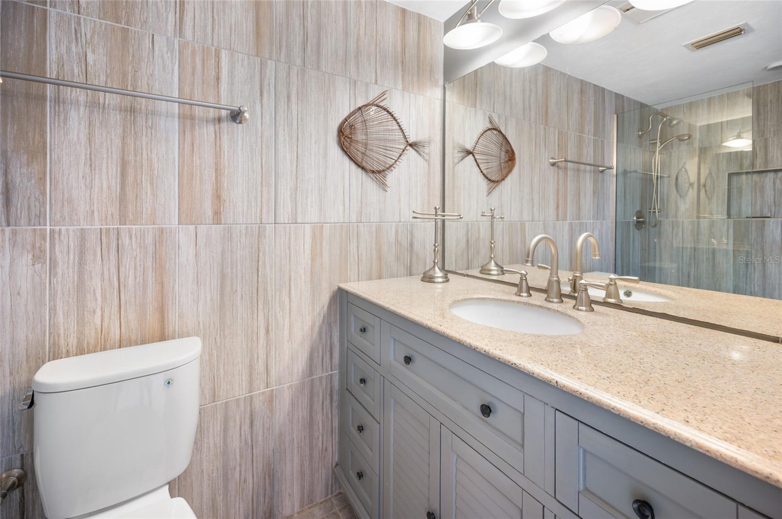 Image 20 of 32 For 1531 Placida Road 1-103