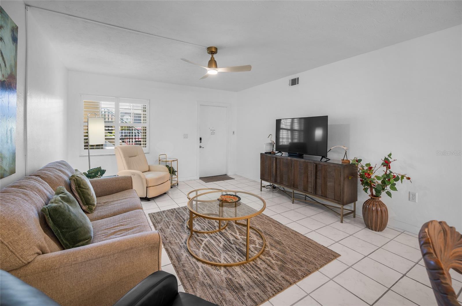 Image 9 of 32 For 1531 Placida Road 1-103