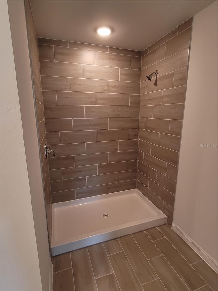 Image 16 of 26 For 11100 Vanessa Avenue