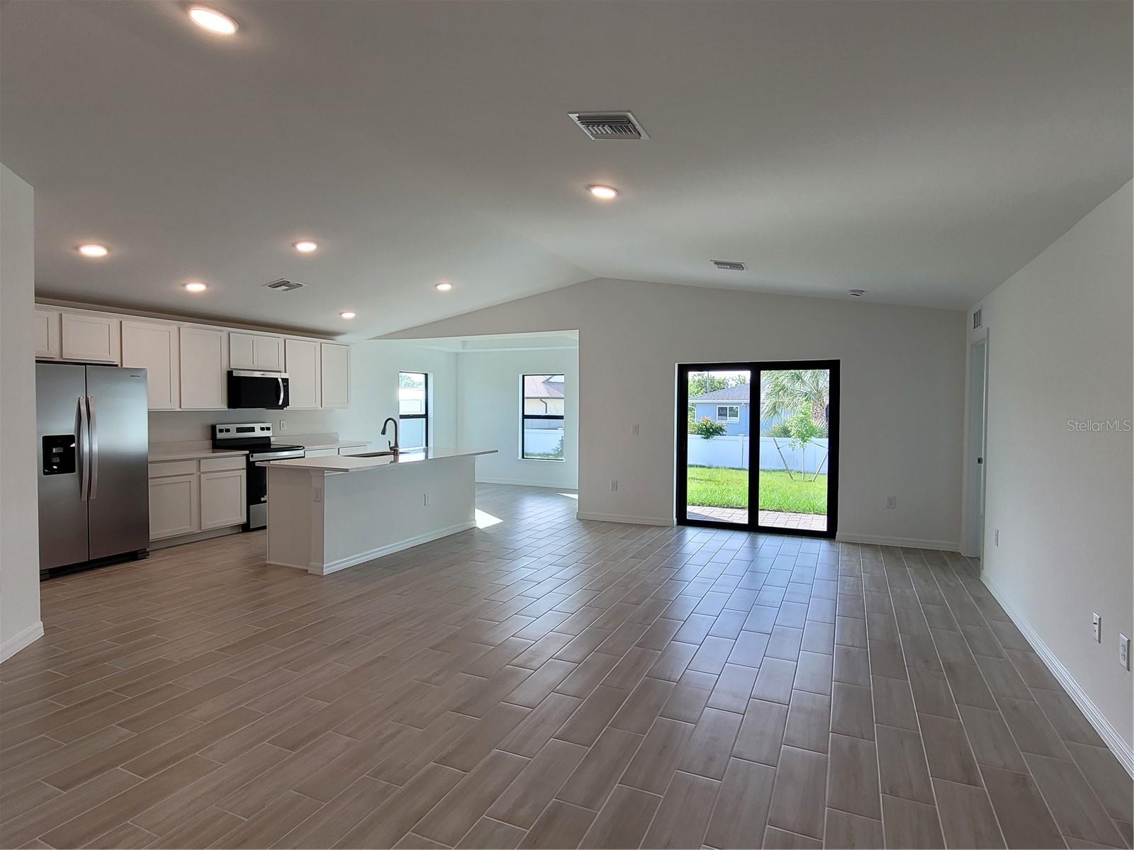 Image 3 of 26 For 11100 Vanessa Avenue