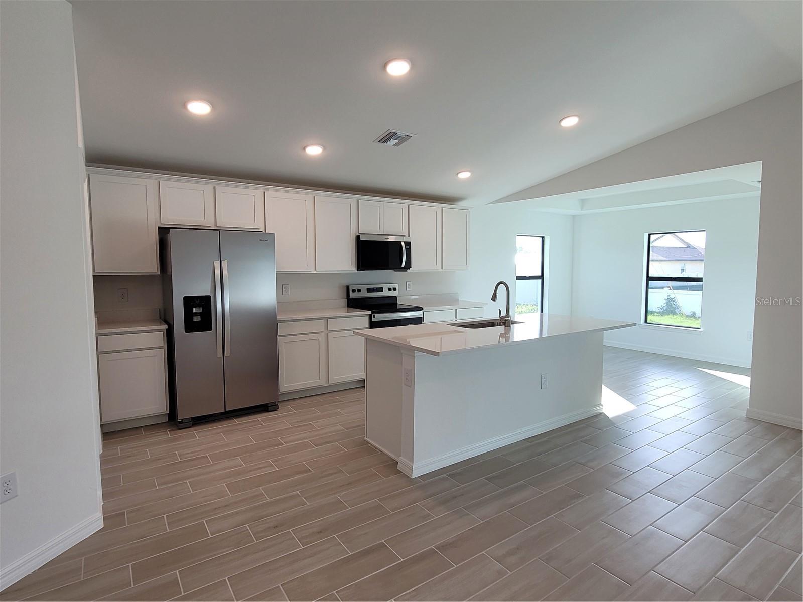 Image 5 of 26 For 11100 Vanessa Avenue