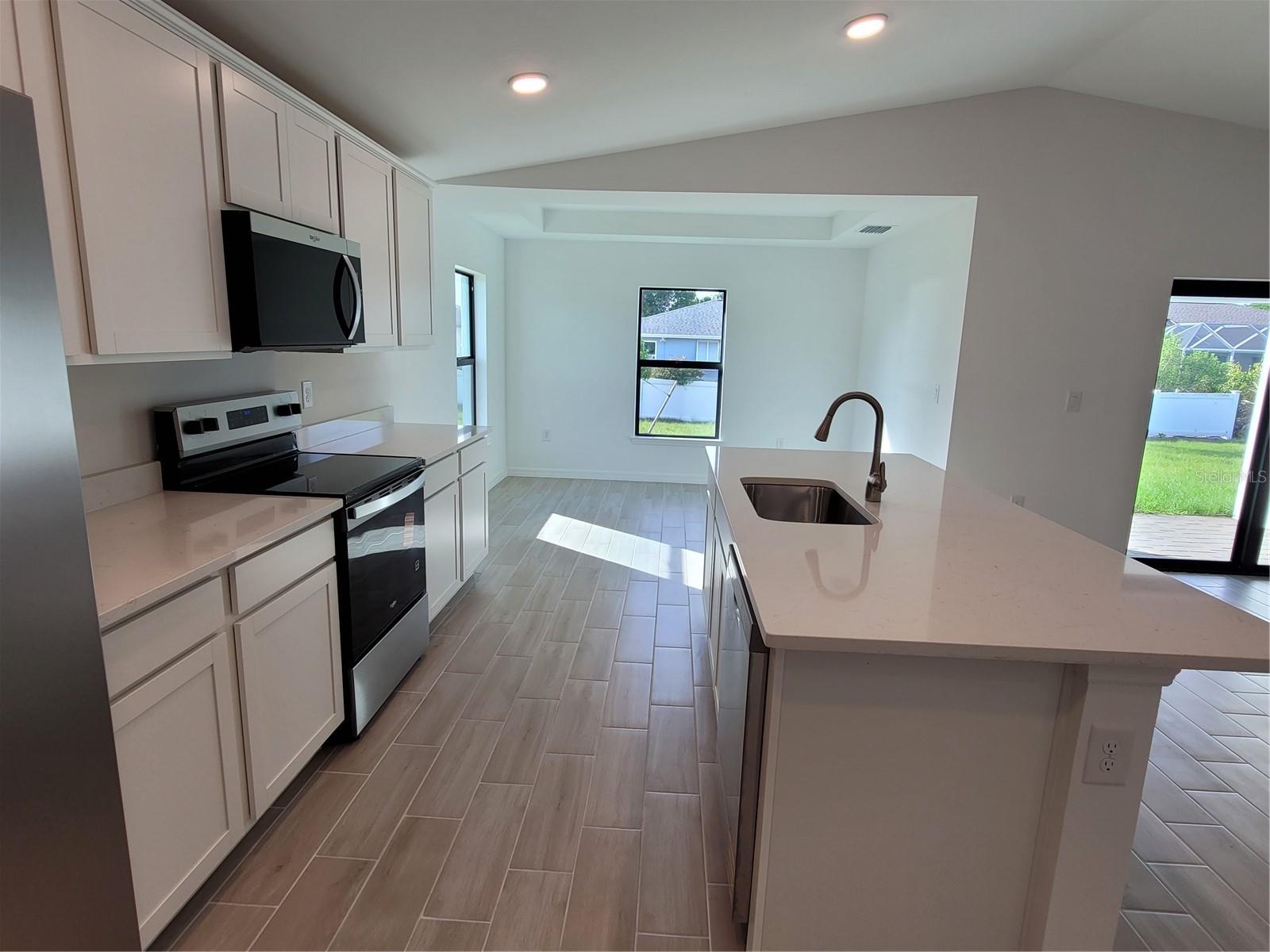 Image 6 of 26 For 11100 Vanessa Avenue