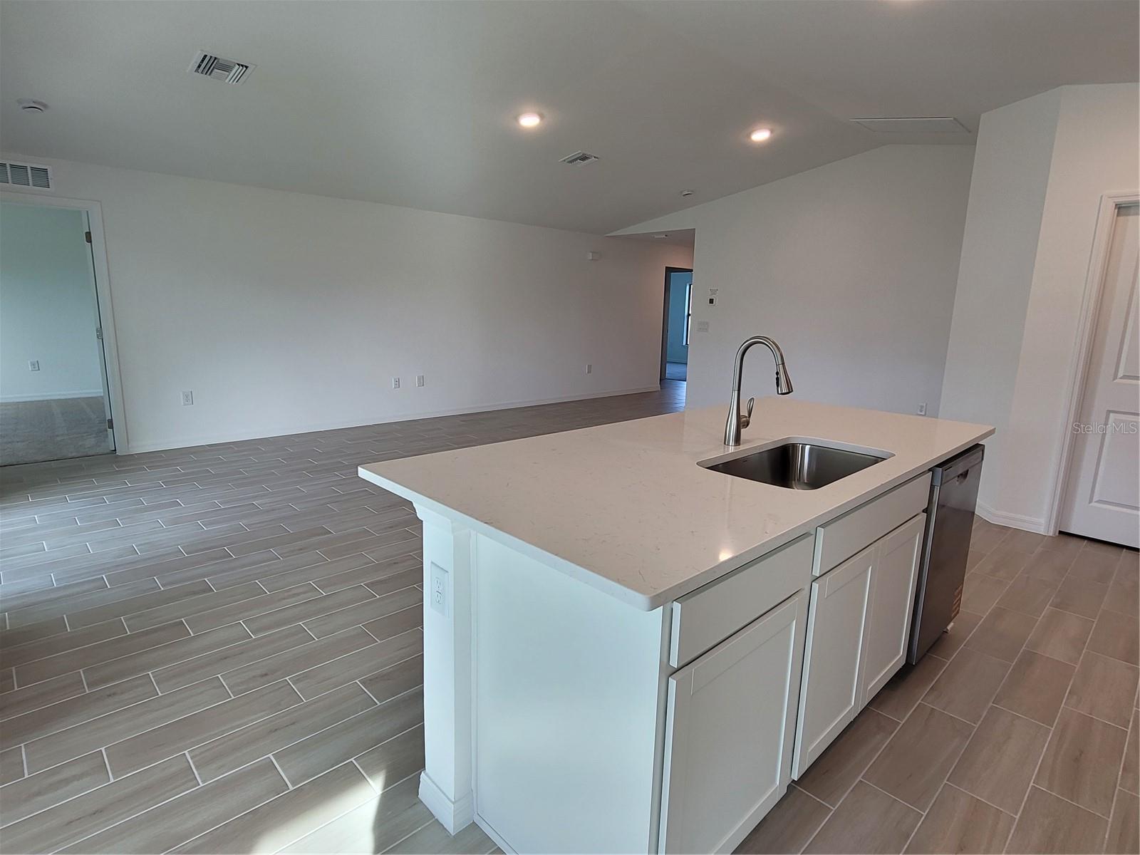 Image 8 of 26 For 11100 Vanessa Avenue