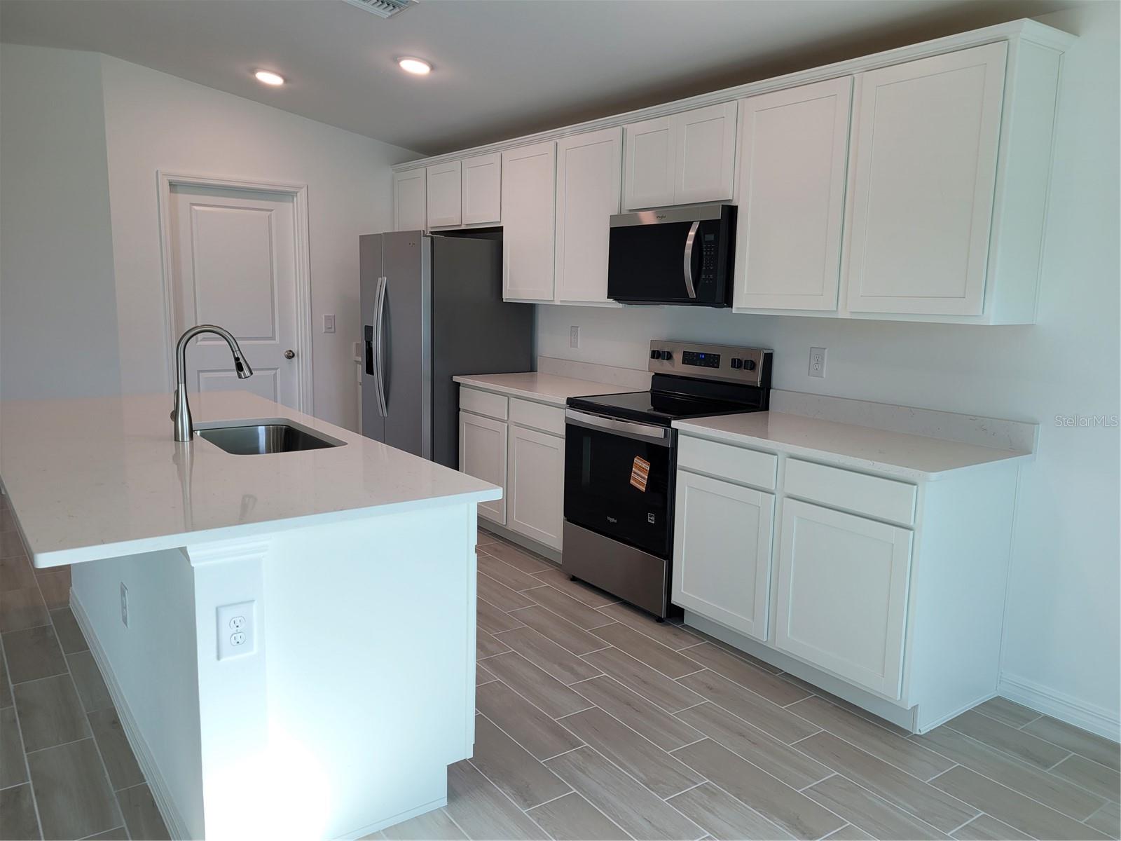 Image 9 of 26 For 11100 Vanessa Avenue