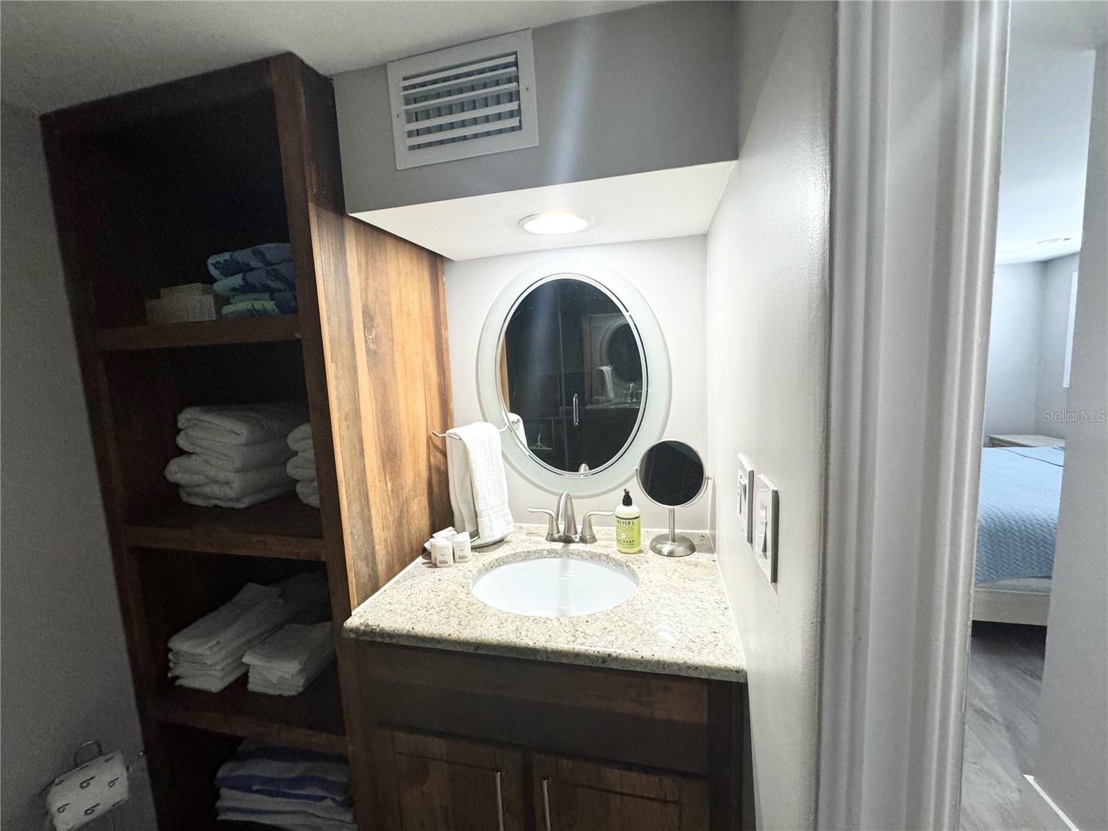 Image 19 of 26 For 1255 Tarpon Center Drive 612