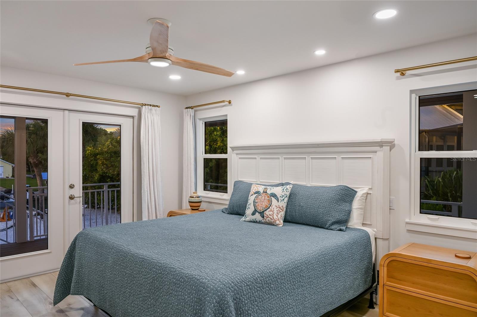 Image 23 of 35 For 525 Gaspar Drive