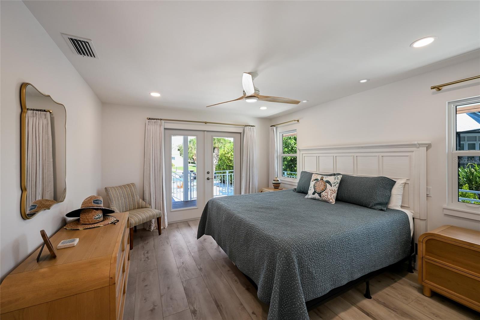 Image 24 of 35 For 525 Gaspar Drive