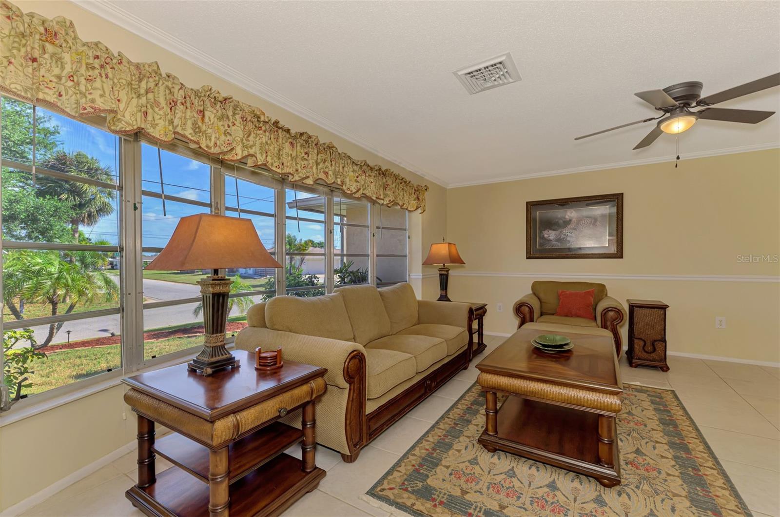 Listing photo id 14 for 1290 Lakeside Drive