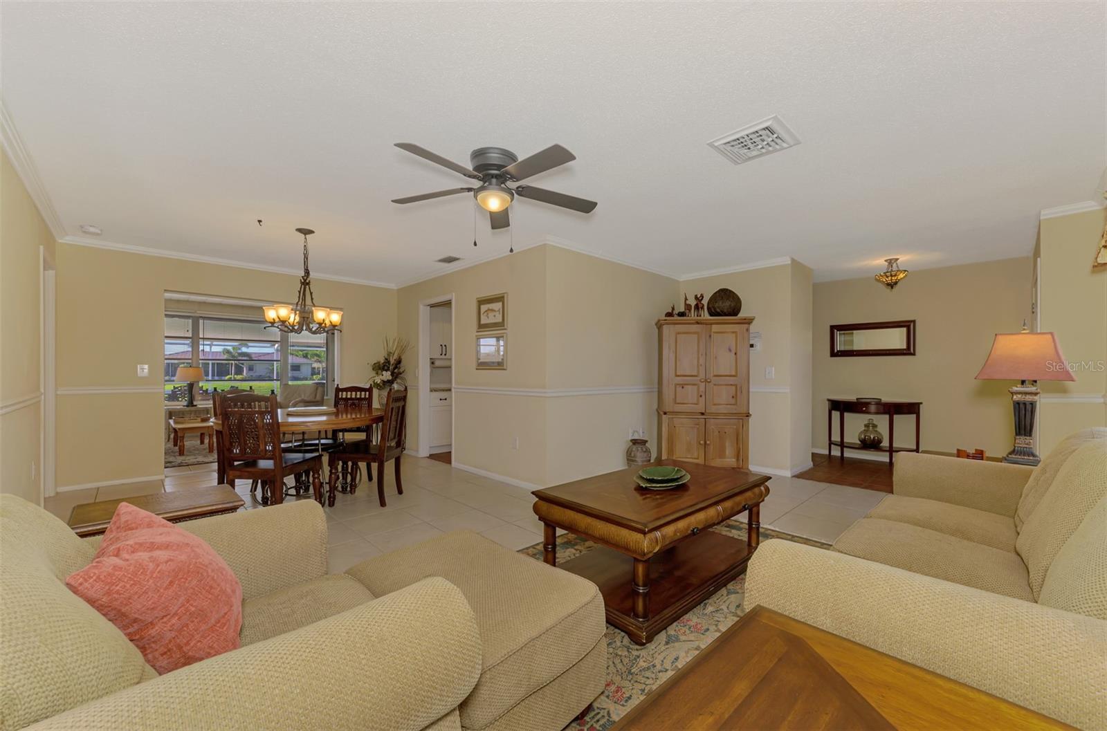 Listing photo id 15 for 1290 Lakeside Drive