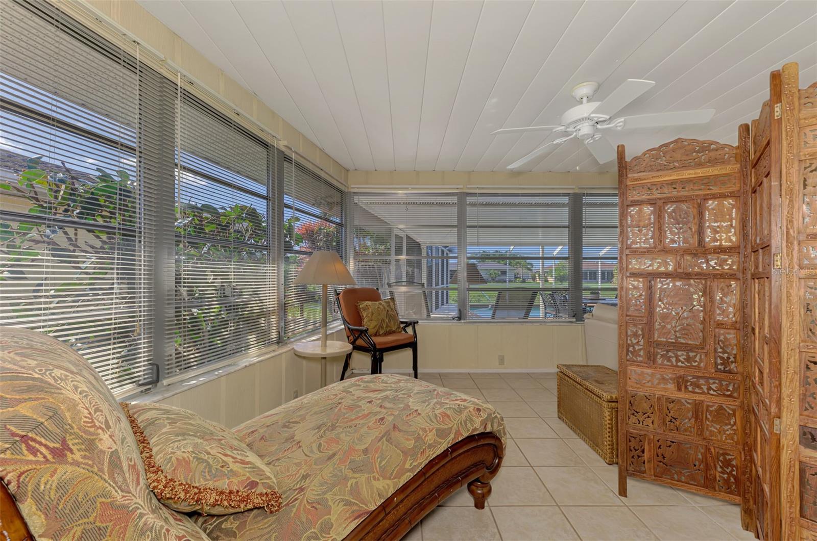 Listing photo id 19 for 1290 Lakeside Drive