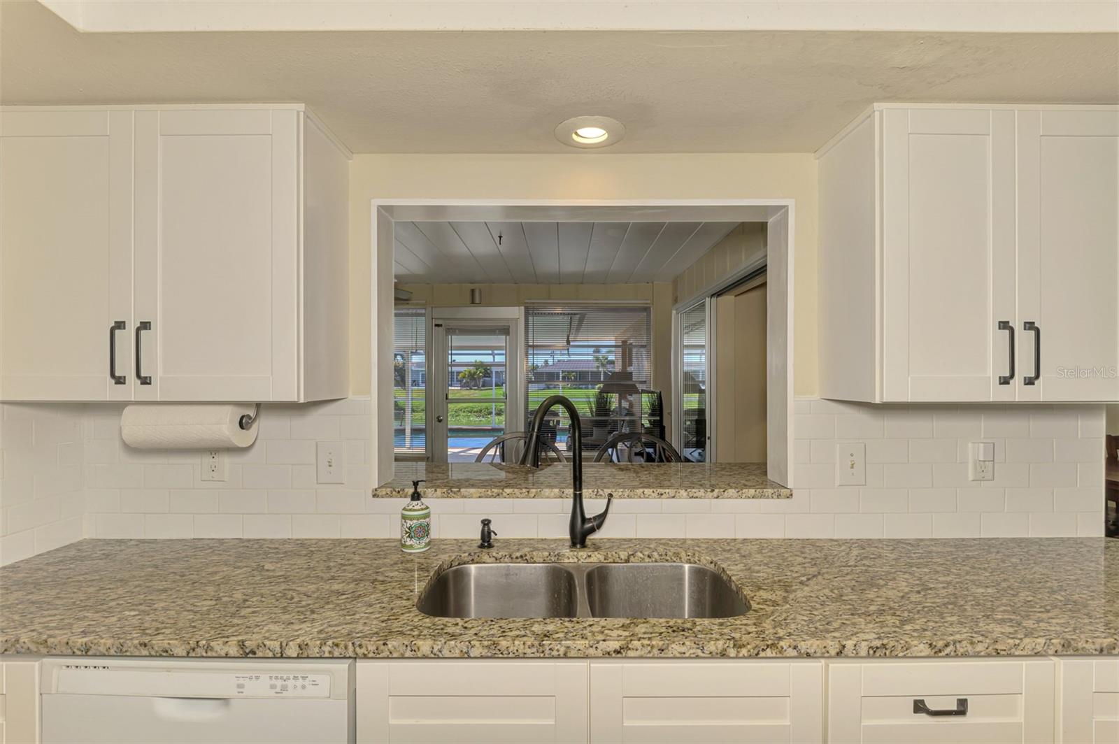 Listing photo id 31 for 1290 Lakeside Drive