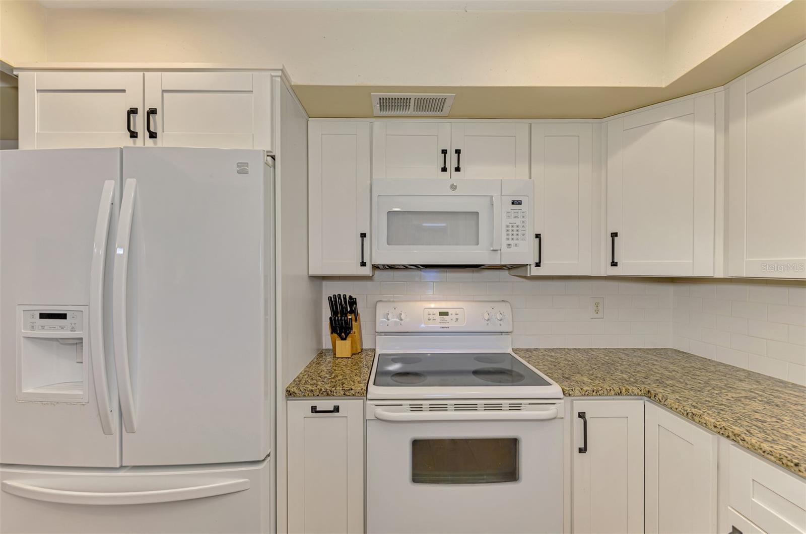 Listing photo id 32 for 1290 Lakeside Drive