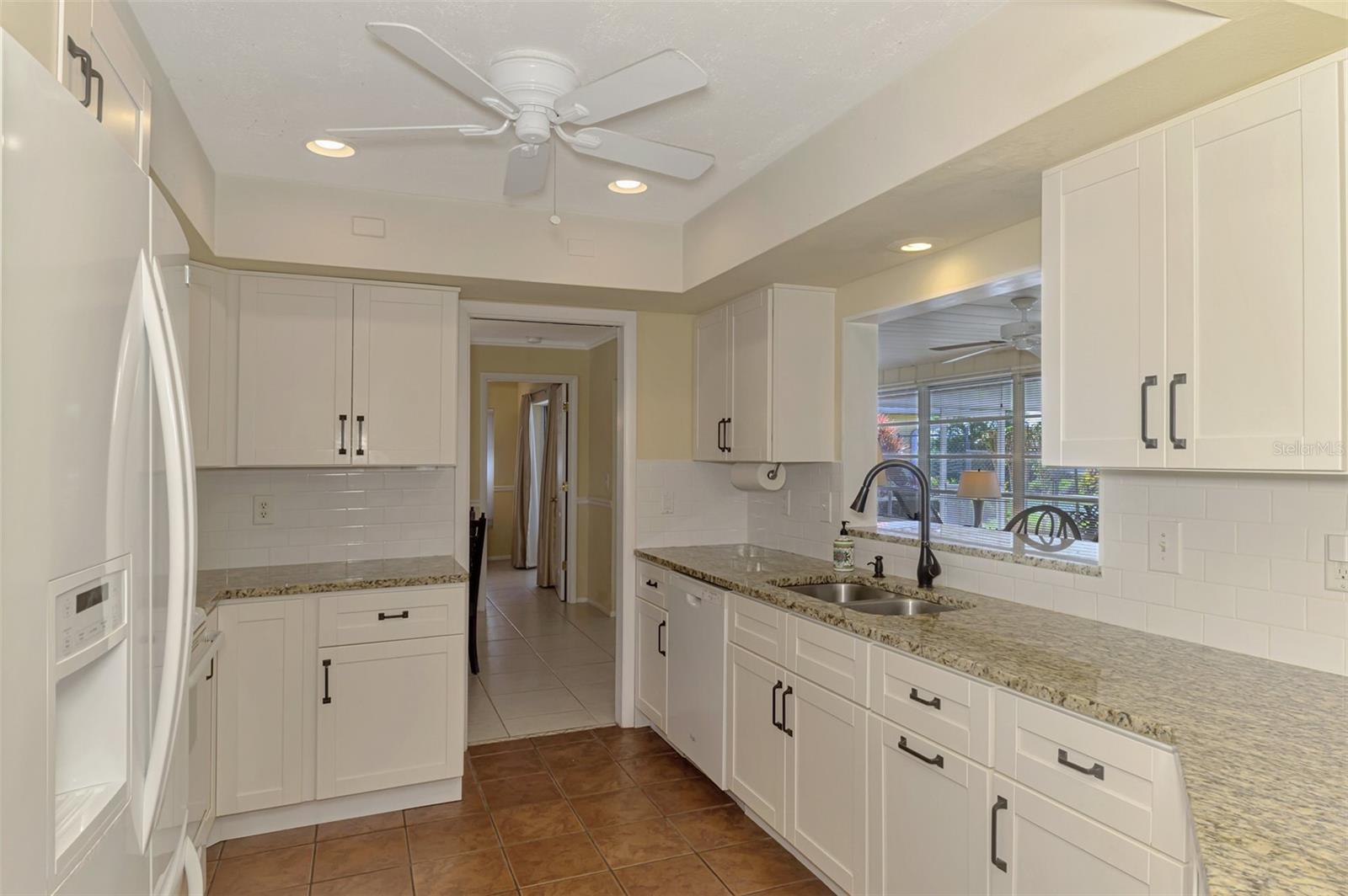 Listing photo id 33 for 1290 Lakeside Drive