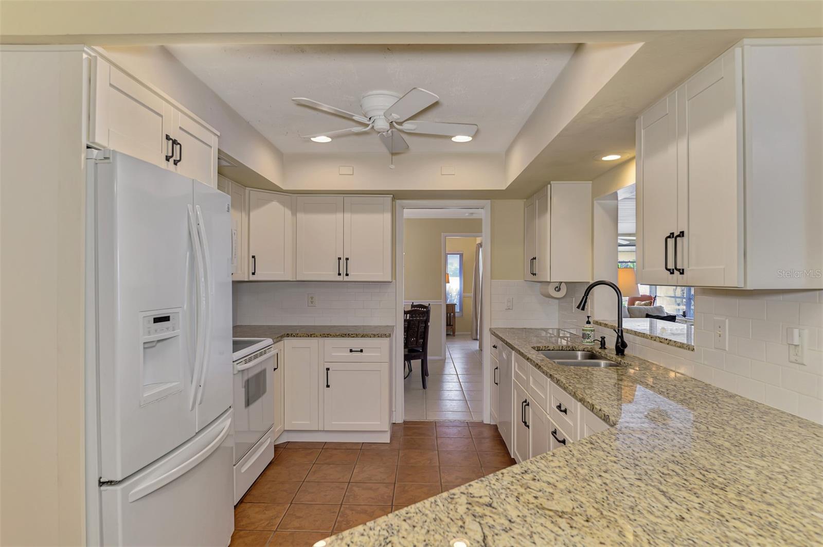 Listing photo id 34 for 1290 Lakeside Drive