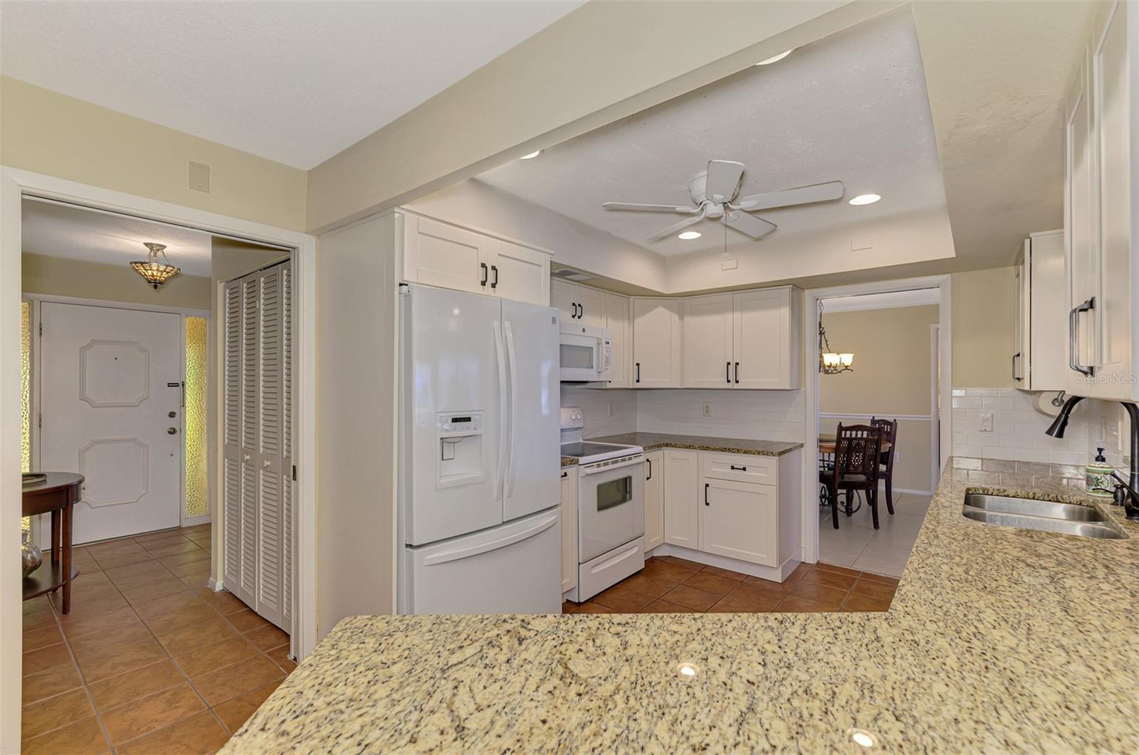 Listing photo id 35 for 1290 Lakeside Drive