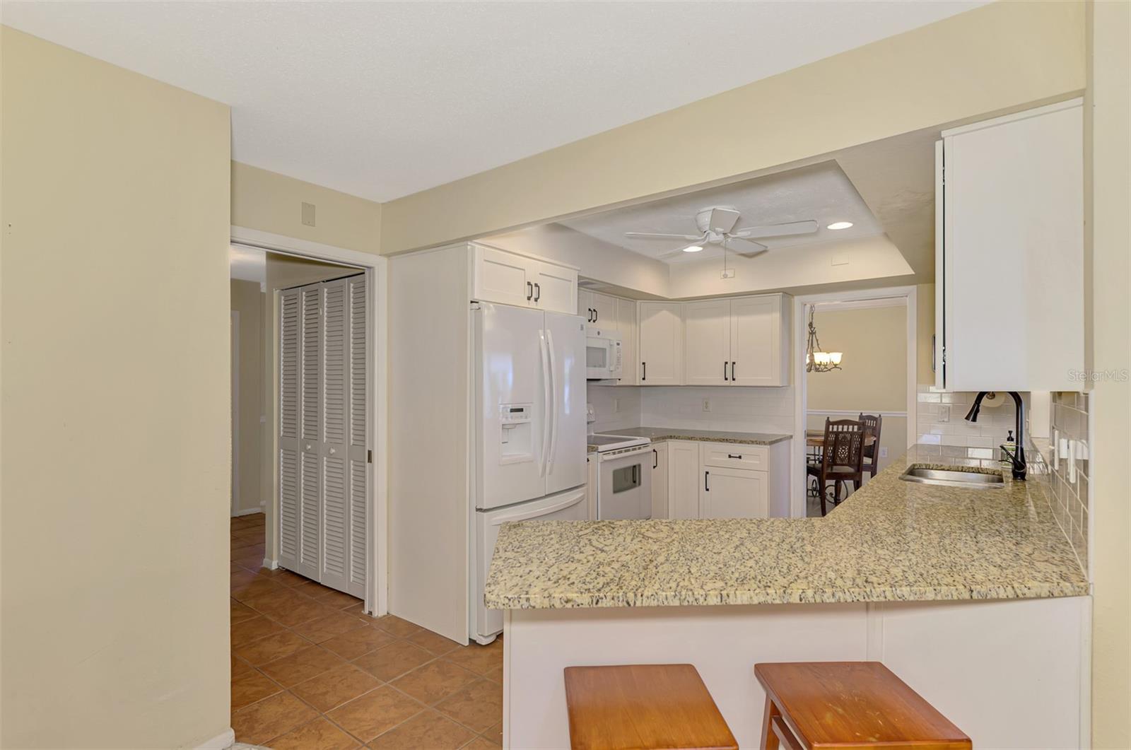 Listing photo id 36 for 1290 Lakeside Drive