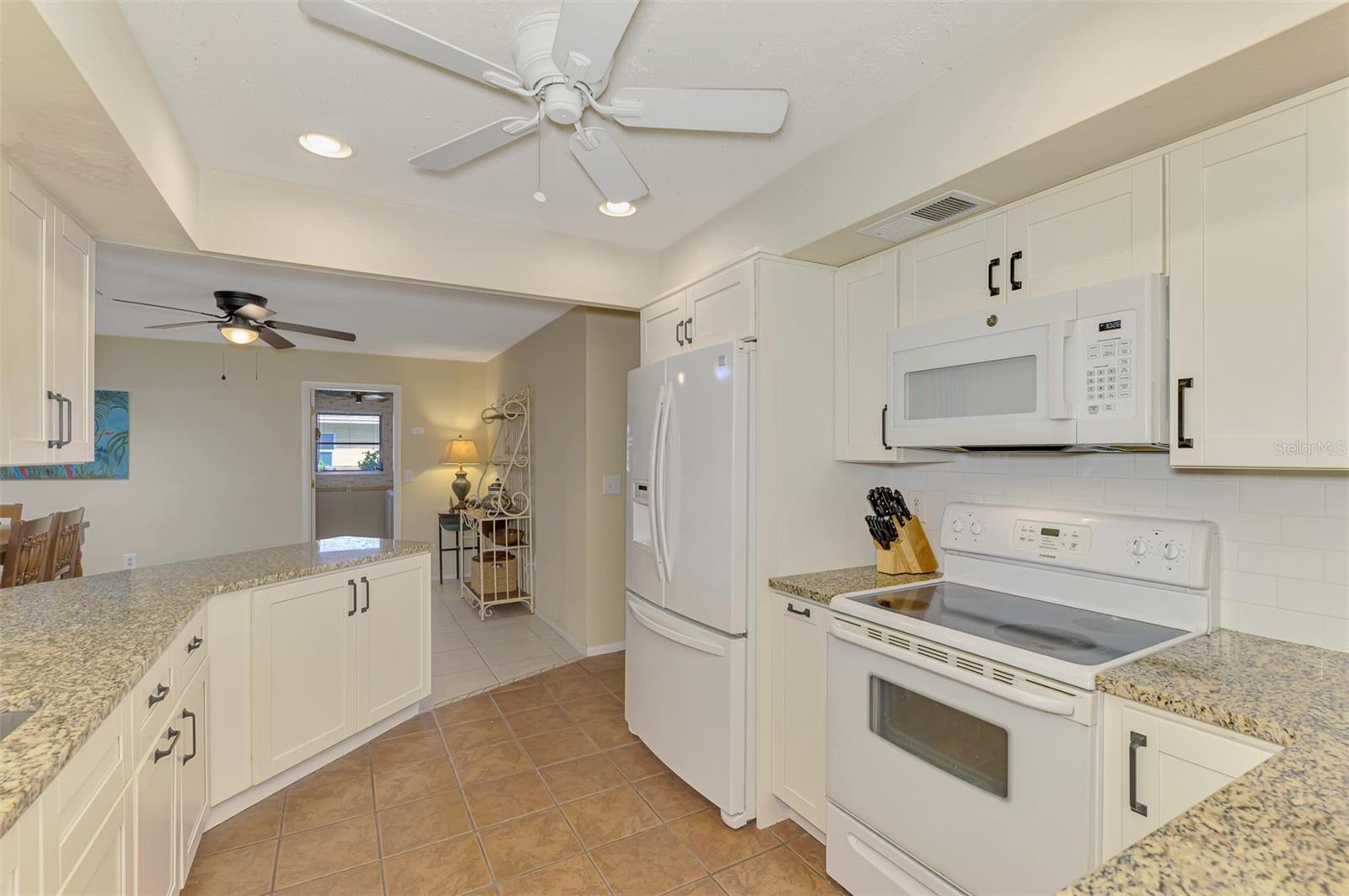 Listing photo id 37 for 1290 Lakeside Drive