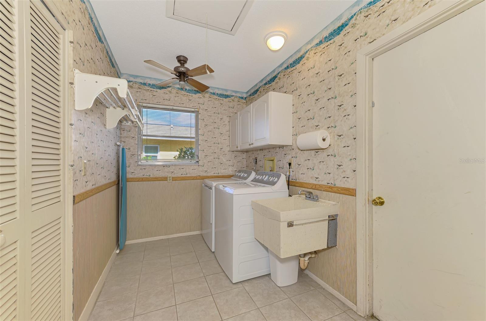 Listing photo id 44 for 1290 Lakeside Drive