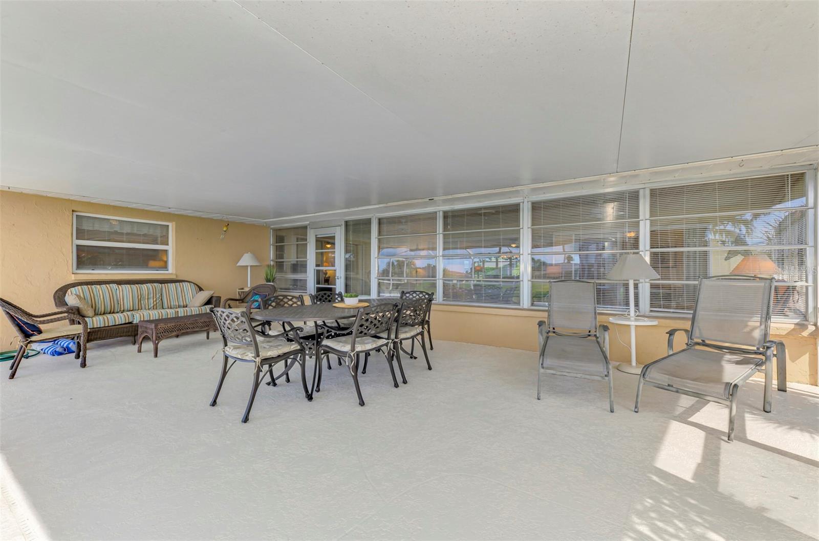 Listing photo id 45 for 1290 Lakeside Drive