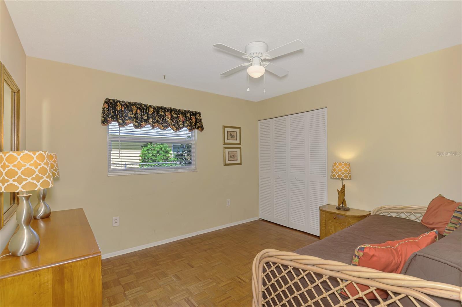 Listing photo id 47 for 1290 Lakeside Drive