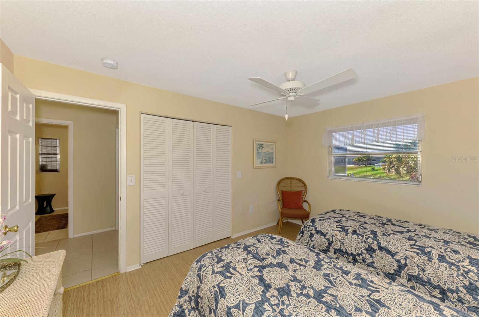 Listing photo id 48 for 1290 Lakeside Drive