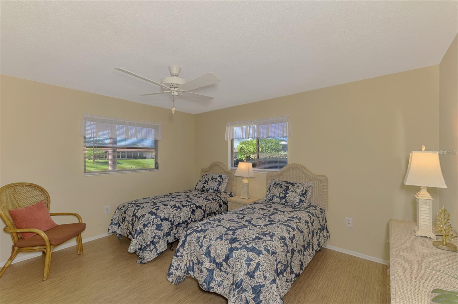 Listing photo id 49 for 1290 Lakeside Drive